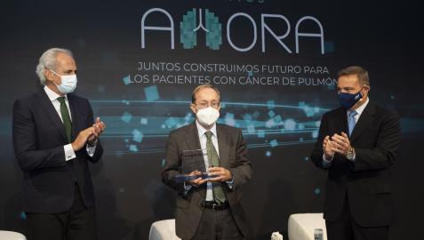 Enrique Ruiz Escudero, consejero de Sanidad de Madrid, el Dr. Luis Montuenga y el Dr. Florentino Hernando Trancho, miembro del Comité Científico de la Lung Ambition