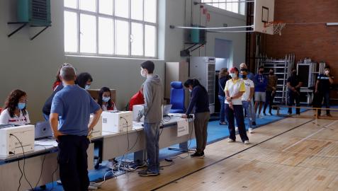 La Comunidad de Madrid comienza a vacunar contra la covid-19 sin necesidad de cita previa en campus universitarios de la región.