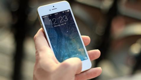 El iPhone 13, similar al 12 pero con la cámara mejorada,