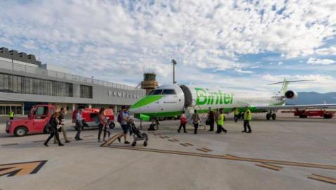 Binter Binter lanza el Flight Friday, que permite adquirir billetes desde 83,7 euros entre Pamplona y Canarias