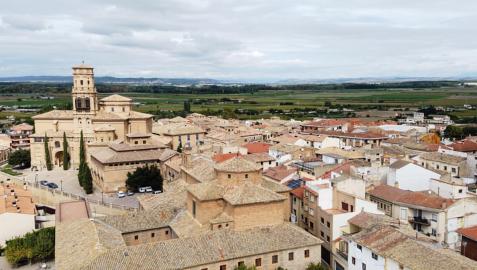 Villafranca Una vista aérea de la localidad de Villafranca, con la parroquia de Santa Eufemia al fondo.