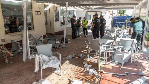 Estado en el que quedó la terraza tras el siniestro en Torre Pacheco