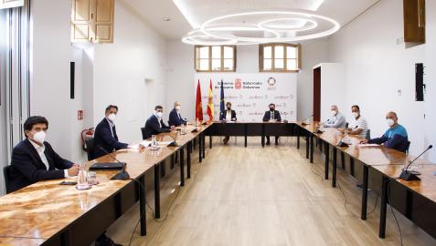 Un momento de la reunión entre representantes de VW, del comité y del Gobierno de Navarra