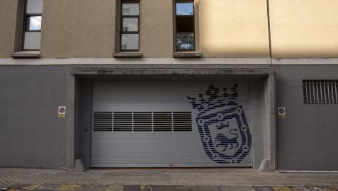 Nuevas puertas en los accesos a los garajes de la Policía Municipal