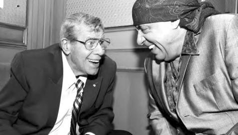 El actor Jerry Lewis (i) y el músico Stevie Van Zandt (d) en una foto de archivo en el Friars Club en 2014