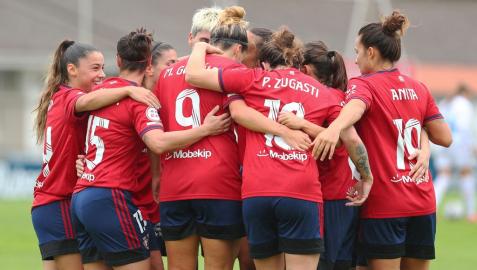 Celebración de la victoria de las jugadoras rojillas