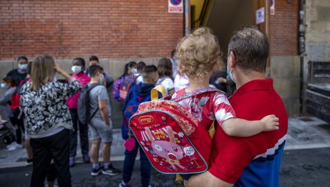 Este curso muchas familias han podido elegir entre apuntar a los niños a las extraescolares ofertadas por los centros y las actividades de las apymas y entidades municipales