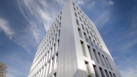 Edificio construido con el sistema industrializado de madera de Cree Buildings