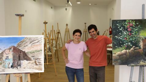 María Baigorri y Jorge Silva, en el taller de pintura La Maleta del Caracol, en la calle Bergamín