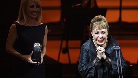 GemmaCuervi Una emocionada Gemma Cuervo agradece al público el galardón durante la gala ene l teatro Arriaga de Bilbo