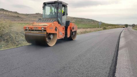 Trabajos de refuerzo de firme realizados en la carretera NA-134, Eje del Ebro, entre Lodosa y Mendavia