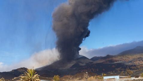 Vista del volcán de Cumbre Vieja de La Palma desde su lado sur