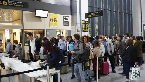 Imagen del aeropuerto en el momento de embarcar en un vuelo chárter antes de la pandemia