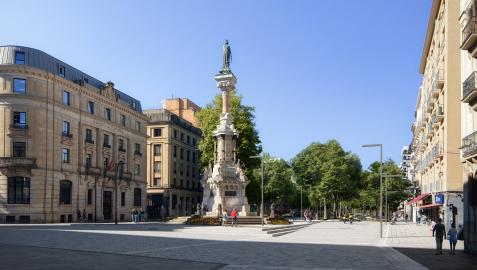 Nueva recreación de cómo quedaría el paseo de Sarasate desde el Gobierno foral, con el Monumento a los Fueros en primer término