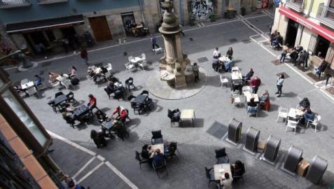 Descienden ligeramente los contagios en Navarra aunque suben los ingresos