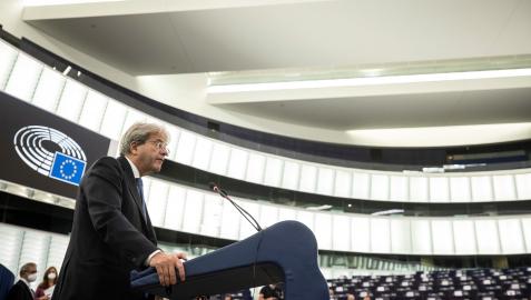Strasbourg (France), 06/10/2021.- European Commissioner for Economy, Paolo Gentiloni, delivers his speech about Pandora's papers and the implications on the efforts to combat money laundering, tax evasion and avoidance at the European Parliament in Strasbourg eastern France, 06 October 2021. (Francia, Estrasburgo) EFE/EPA/Jean-Francois Badias / POOL MAXPPP OUT
