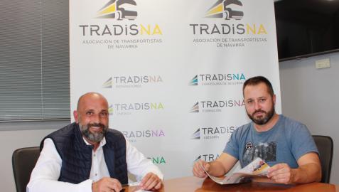 Miguel Casteleiro y Juan Ábrego, vocales de la nueva Junta Directiva, en la sede de Tradisna.