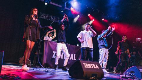Alumnos del taller de rap
