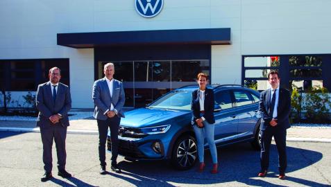 De izquierda a derecha, el secretario general de Industria, Raül Blanco; el presidentede Volkswagen Navarra, Markus Haupt; la presidenta del Gobierno de Navarra, María Chivite; y el consejero de Desarrollo Económico del Gobierno de Navarra, Mikel Irujo De izquierda a derecha, el secretario general de Industria, Raül Blanco; el presidentede Volkswagen Navarra, Markus Haupt; la presidenta del Gobierno de Navarra, María Chivite; y el consejero de Desarrollo Económico del Gobierno de Navarra, Mikel Irujo