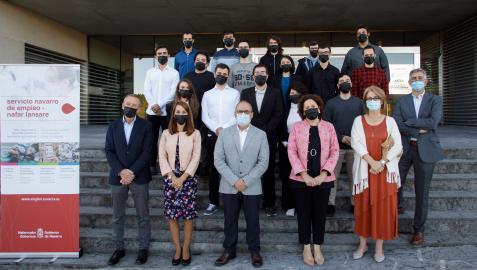 La consejera Maeztu y el consejero Cigudosa, con participantes en el curso