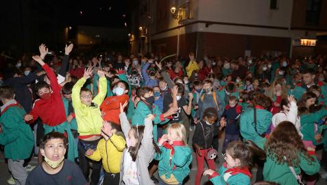 Primer cohete de fiestas tras la pandemia. Primer cohete de fiestas tras la pandemia.