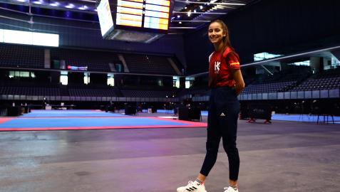 Adriana Cerezo, ayer por la tarde en el Navarra Arena, ya acondicionado para la celebración del Open Ciudad de Pamplona Adriana Cerezo, ayer por la tarde en el Navarra Arena, ya acondicionado para la celebración del Open Ciudad de Pamplona