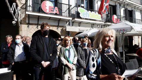 María José Mangado lee la declaración ante Maiorga Ramírez, Esther Korres y MIren Aranoa