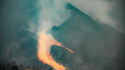 El flanco norte del volcán Cumbre Vieja que entró en erupción el pasado 19 de septiembre se ha derrumbado este sábado