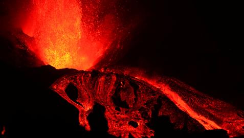 El volcán Cumbre Vieja continúa en erupción con fuerza