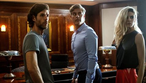 Fotograma de la producción argentina 'Limbo... hasta que lo decida', con los actores Esteban Pérez, Mike Amigorena y Clara Lago