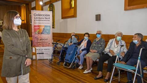 Nuria Carcavilla , la autora de Flores y plantas, en la presentación del libro en San Jerónimo