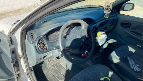 El volante, roto para retirar el cepo policial
