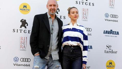 El director Jaume Balagueró y la actriz Ester Expósito, en Sitges