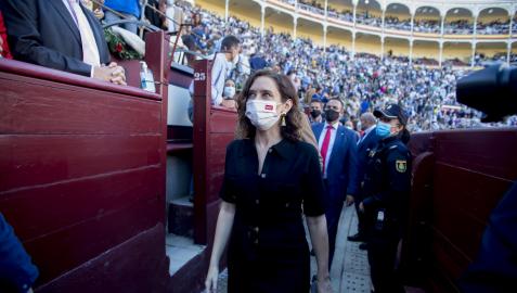 Isabel Díaz Ayuso durante la corrida de toros en Las Ventas, este martes 12 de octubre