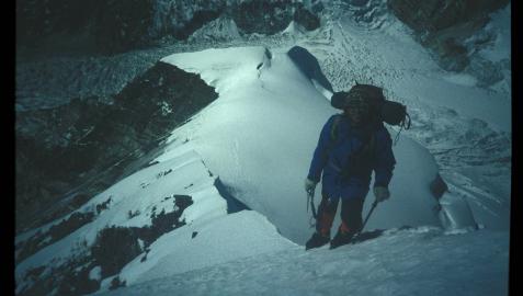 Fermín Izco, en 1992 durante el ascenso al Lempo-Gan (7.083m)