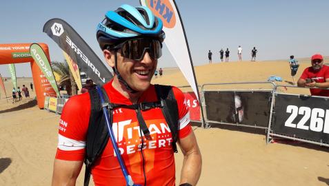TitanDesert El suizo Konny Looser, ataviado con el maillot rojo de líder, se impone en la Titan Desert