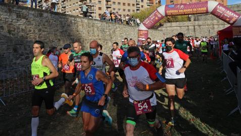 Carrera Solidaria en favor del paciente hematológico que, como broche del congreso médico de esta semana en Pamplona, recaudó fondos para la Asociación de Donantes de Sangre de Navarra (ADONA). Carrera Solidaria en favor del paciente hematológico que, como broche del congreso médico de esta semana en Pamplona, recaudó fondos para la Asociación de Donantes de Sangre de Navarra (ADONA).