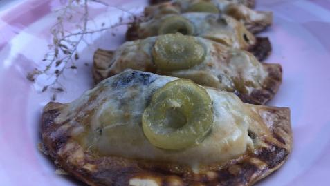 IMG_5850 Este es uno de los mil rellenos que pueden tener unas empanadillas