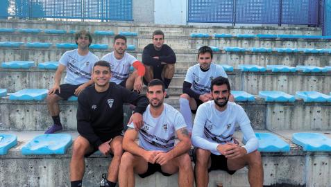 jugadores navarros De izda. a dcha.: Javi Rudi, Imanol Arana, Xabi Barace y Jorge Galán, abajo (de izda. a dcha.), Jaime Dios, Aritz Eguaras y Mikel Santamaría