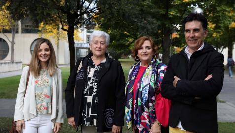 testimonios víctimas eta Roncesvalles Labiano, doctora en Comunicación y moderadora de la mesa, y las víctimas Marisol Chávarri, Cristina Cuesta e Íñigo Pascual