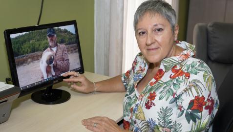 Maricarmen Eza Moreno, junto al ordenador donde aparece la foto de su marido Joaquín Díaz Magaña Maricarmen Eza Moreno, junto al ordenador donde aparece la foto de su marido Joaquín Díaz Magaña