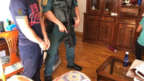 La organización, asentada en Navarra y La Rioja, también estaba especializada en el “vuelco” de droga a otros traficantes La organización, asentada en Navarra y La Rioja, también estaba especializada en el “vuelco” de droga a otros traficantes