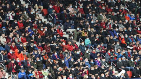 Público que asistió al partido frente al Granada en El Sadar