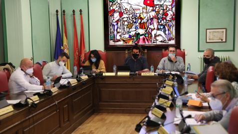 A la izquierda de la imagen, Richard García, que anunció su salida de NA+ y UPN. Junto a él, Carlos Burgui, que dimitió en septiembre