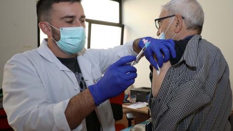 Navara inició el 25 de octubre la vacunación de la gripe y de la dosis adicional de la vacuna contra la covid-19. En la imagen, en el centro de salud de Aoiz