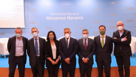 Por la izquierda: el presidente de Enercluster y director de Ingeniería y Construcción de Energía de Acciona, Ancín; Legarda (CEN); la directora general de Industria, Energía y Proyectos Estratégicos S3, Itoiz; Sucunza (presidente de CEN); el CEO de Conge Por la izquierda: el presidente de Enercluster y director de Ingeniería y Construcción de Energía de Acciona, Ancín; Legarda (CEN); la directora general de Industria, Energía y Proyectos Estratégicos S3, Itoiz; Sucunza (presidente de CEN); el CEO de Congelados de Navarra, Jiménez; el delegado de Iberdrola en Navarra, Ryan; y el director de Deportes Irabia, Cabodevilla.