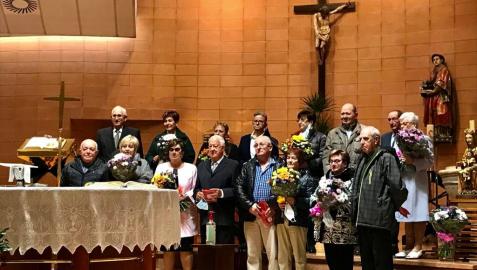 Ocho de las parejas homenajeadas presentes en la celebración religiosa en San Pablo