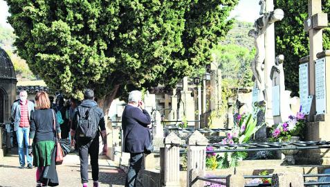 El cementerio de Estella recibió visitas durante todo el puente festivo