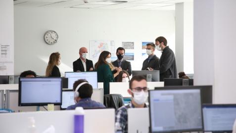 El consejero Irujo en la visita El consejero Irujo en la visita