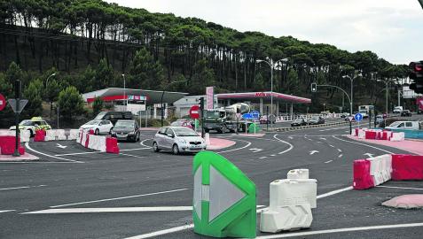 El giro de la A-11 hacia la A-15 norte, con uno de los carriles deshabilitado mientras se construye el carril